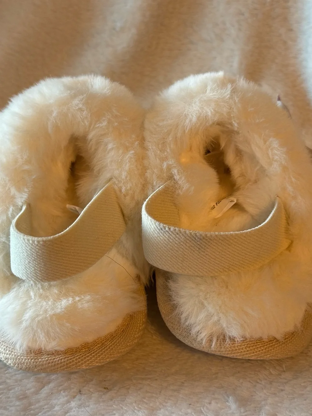 Cozy Cream Faux Fur Slip-On Slippers Holiday Girls‎ 7-8 New